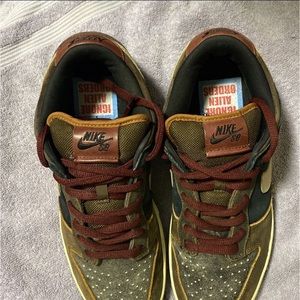 i’m selling some nike sb strummers dunks the are worn only 2 times